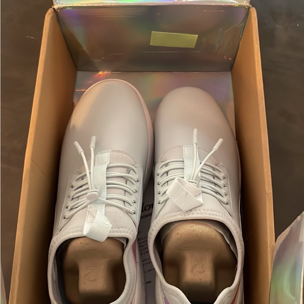 Clove nursing shoes